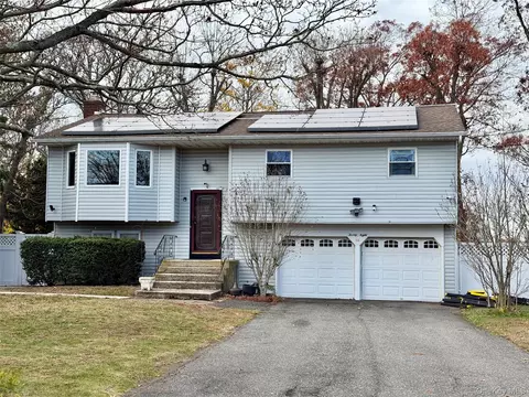 28 Urban Dr, Selden, NY 11784