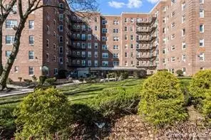 84-50 169th St #418, Jamaica, NY 11432