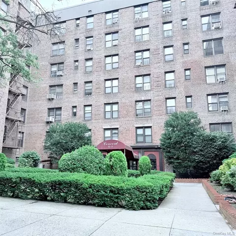 83-15 98 St #3K, Woodhaven, NY 11421