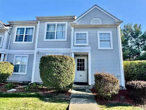 24 Kent Ct, Wallkill, NY 10940