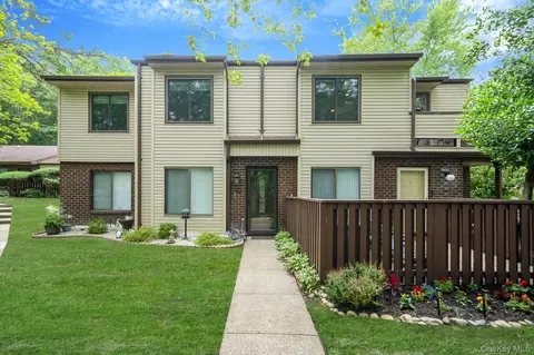 124 Birchwood Rd #124, Coram, NY 11727
