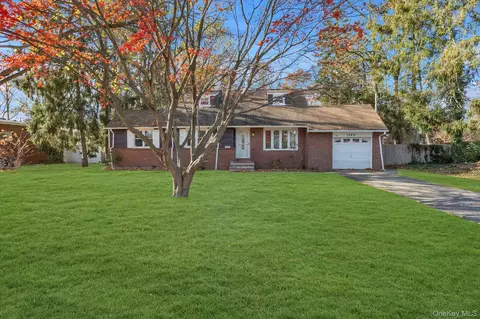 1392 Manor Ln, Bay Shore, NY 11706