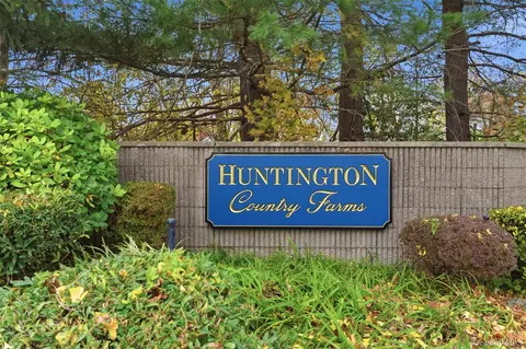 112 Cedar Shake Ct, Huntington Station, NY 11746