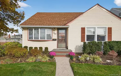 58 Virginia Ave, Plainview, NY 11803