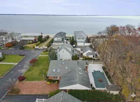 9 Oak Shore Dr, Bayville, NY 11709