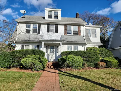 39 Hilbert St, Hempstead, NY 11550