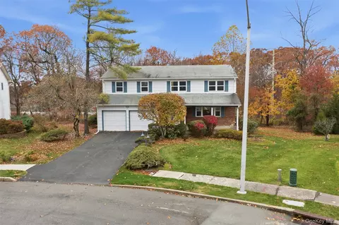 7 Helaine Ct, Orangetown, NY 10962