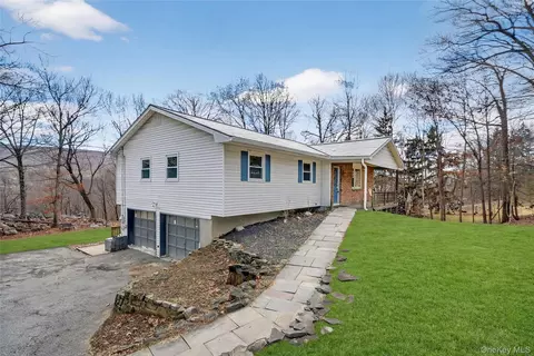 36 Sands Point Rd, Washingtonville, NY 10992