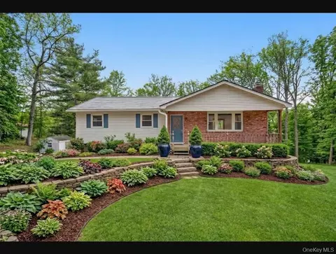 36 Sands Point Rd, Washingtonville, NY 10992