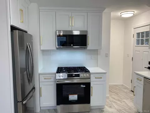 Entry Way - 5 Smith Rd, Cornwall, NY 12518 photo 1 of 4