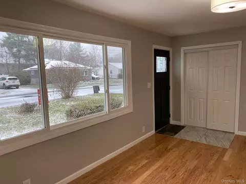 Living - 5 Smith Rd, Cornwall, NY 12518 photo 2 of 4