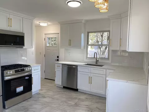 Kitchen - 5 Smith Rd, Cornwall, NY 12518 photo 1 of 3