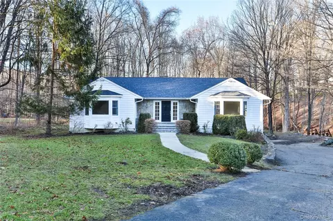 65 Red Oak Ln, New Castle, NY 10549