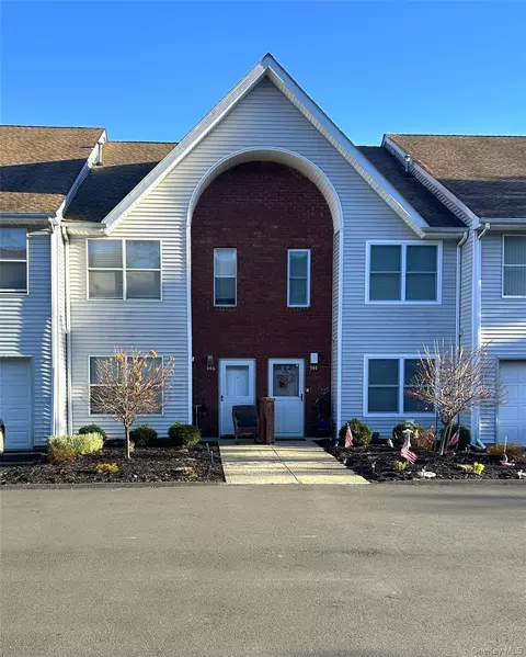 146 Deer Ct Dr, Middletown, NY 10940