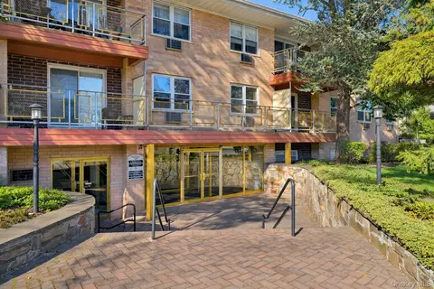 157 Hempstead Ave #B20, Lynbrook, NY 11563