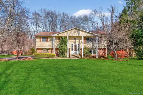 38 E Mayer Dr, Ramapo, NY 10901