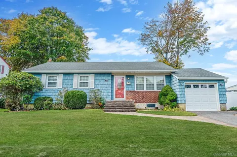 266 Tree Rd, Centereach, NY 11720