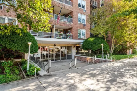 60-11 Broadway #4N, Woodside, NY 11377