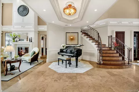 Entry Way - Undisclosed, West Islip, NY 11795 photo 2 of 6