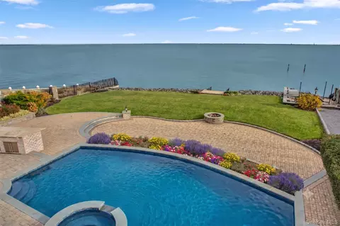 View/Area - Undisclosed, West Islip, NY 11795 photo 1 of 3