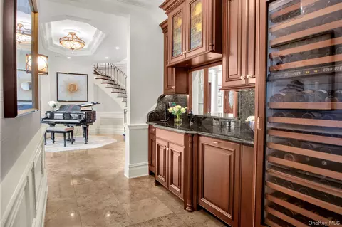 Entry Way - Undisclosed, West Islip, NY 11795 photo 3 of 6