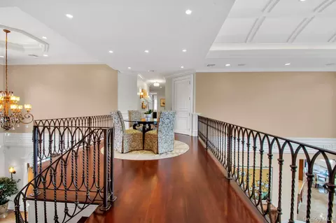 Entry Way - Undisclosed, West Islip, NY 11795 photo 5 of 6