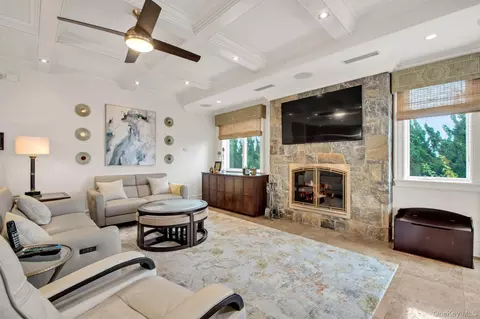 Living - Undisclosed, West Islip, NY 11795 photo 4 of 5