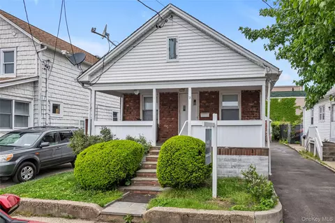 21 Beechwood Ave, North Hempstead, NY 11050