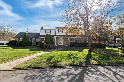 6 White Birch Dr, Babylon, NY 11702