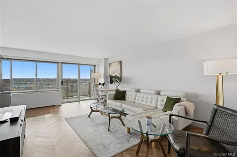 18-15 215th St #14S, New York, NY 11360