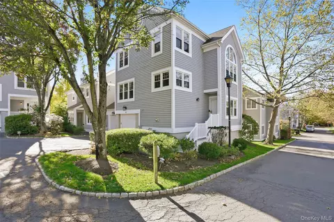 28 Brookridge Ct, Rye Brook, NY 10573