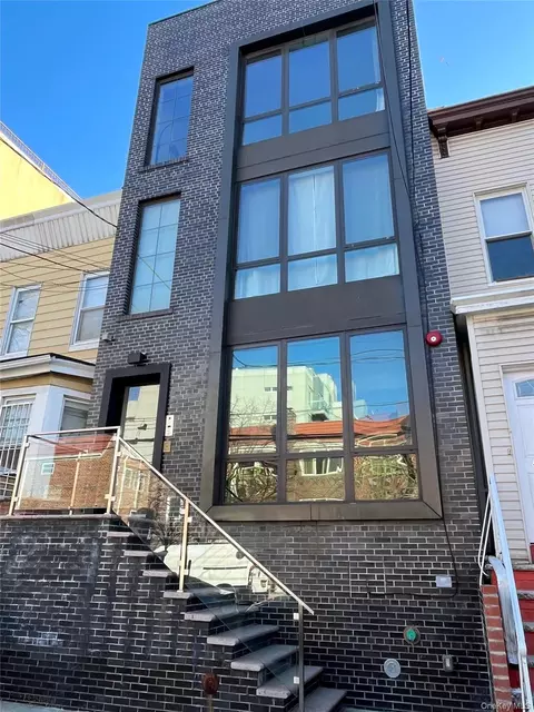 3011 23rd St, New York, NY 11102