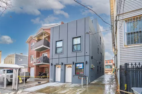 33-34 109 St, Corona, NY 11368