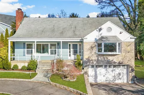 226 Guion Dr, Mamaroneck, NY 10543