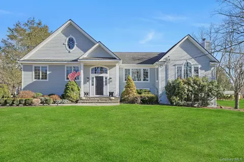 450 Westlake Dr, Mount Pleasant, NY 10595