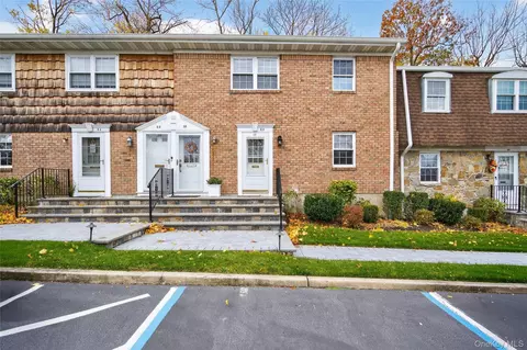 6 Anchorage Ln #5A, Oyster Bay, NY 11771