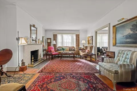 525 W 238th St #2B, New York, NY 10463