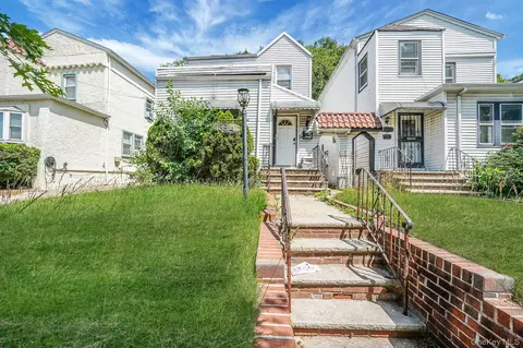 13841 230th Pl, New York, NY 11413
