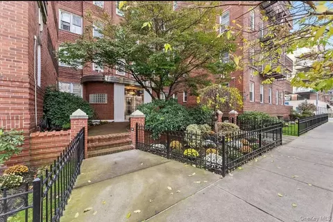 6536 Wetherole St #306, Rego Park, NY 11374