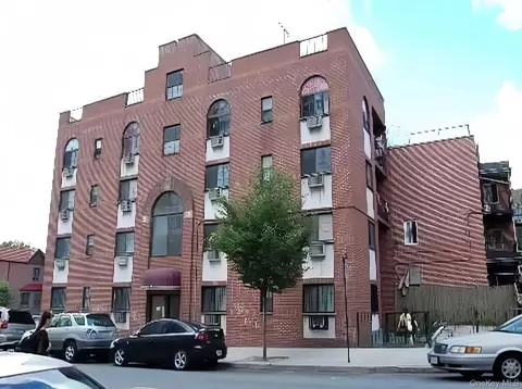 4260 Colden St #3A, New York, NY 11355