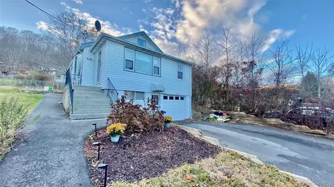 27 W Worthington Dr, Carmel, NY 10512