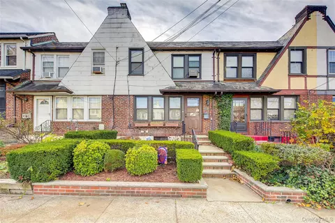 67-118 Dartmouth St, New York, NY 11375