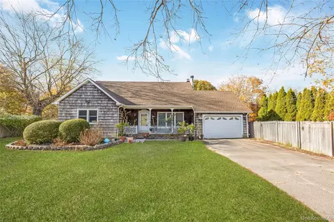 18 Atlantic Ave, East Moriches, NY 11940