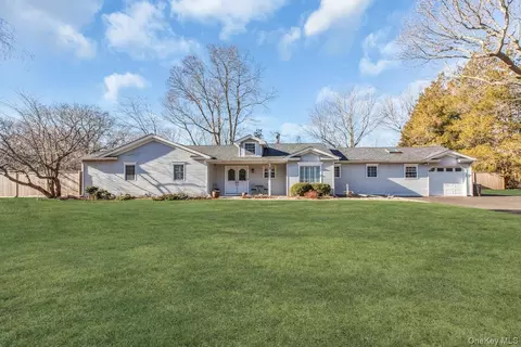 12 Jomar Rd, Shoreham, NY 11786