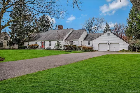 2340 Fairway Dr, Cutchogue, NY 11935