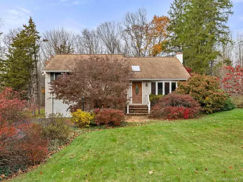 9 Mcallister Dr, Pleasant Valley, NY 12569