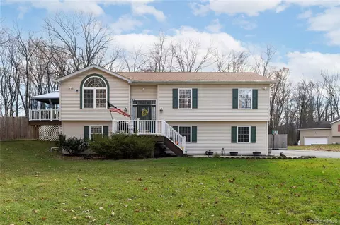 95 Osborne Hill Rd, Fishkill, NY 12524