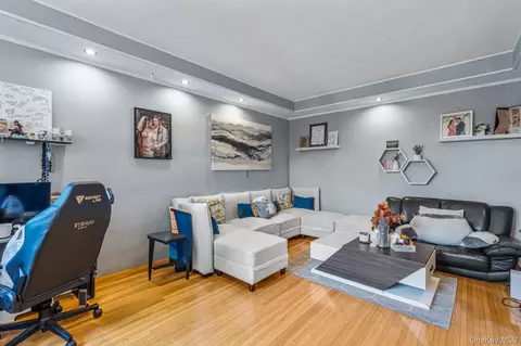 45 Kew Gardens Rd #4A, Kew Gardens, NY 11415