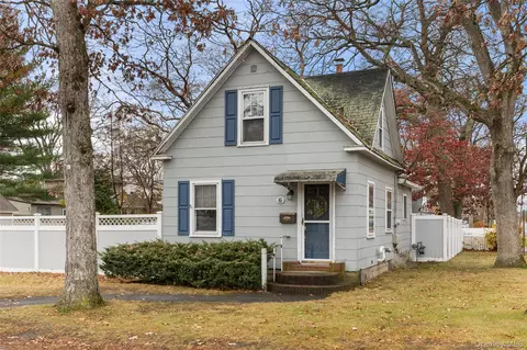6 Dunwoodie Ave, West Islip, NY 11795