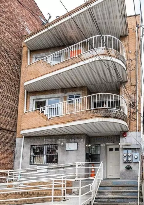 35-43 97th St, New York, NY 11368